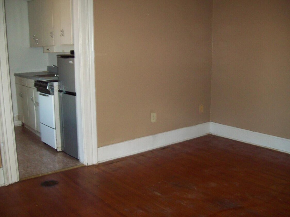 Primary Photo - 306 W 9th St
