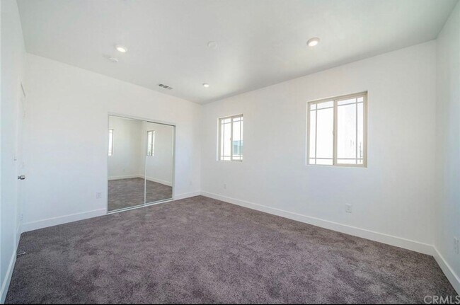 Building Photo - 850 W 165th Pl