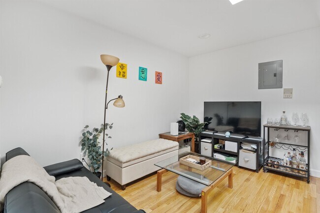Building Photo - 379 1st St Unit 2