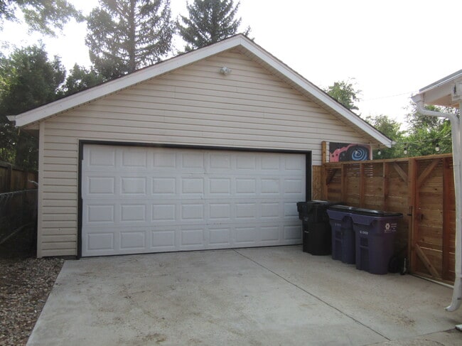 Photo - 2171 S Yates St House