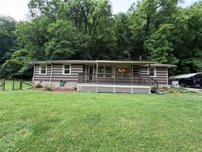 Building Photo - 1023 Deerfoot Dr