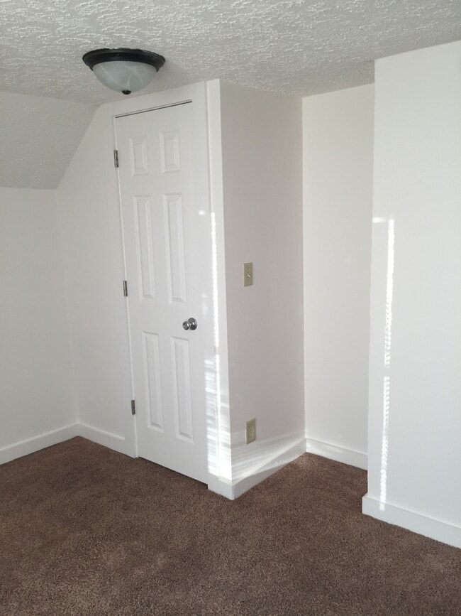 Bedroom closet - 1108 S Pershing Ave