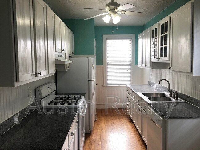 Building Photo - 5822 W Park Ave