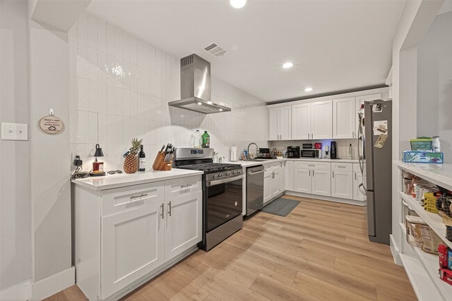 Building Photo - 802 Nashua St