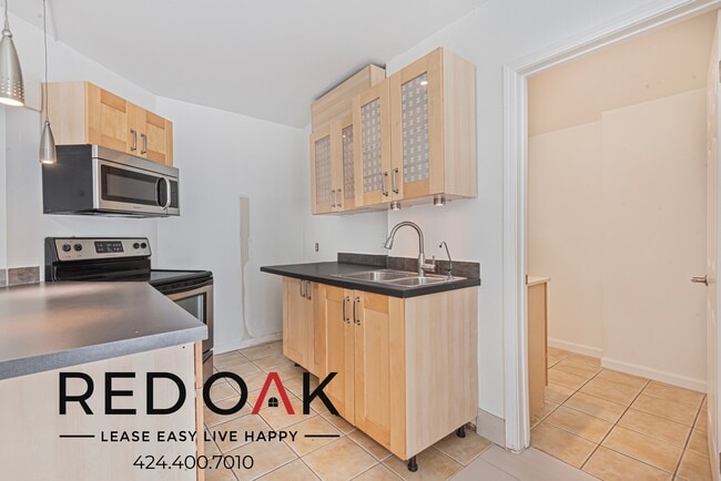 Building Photo - 3949 Los Feliz Blvd