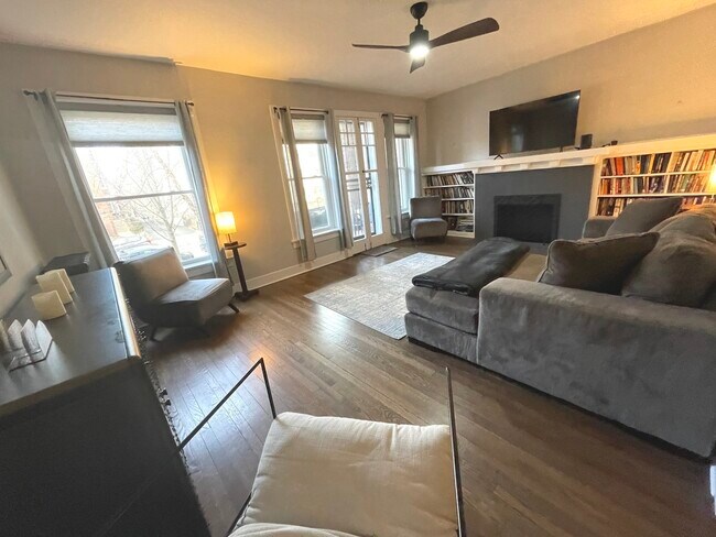 Foto del edificio - 1057 W Columbia Ave