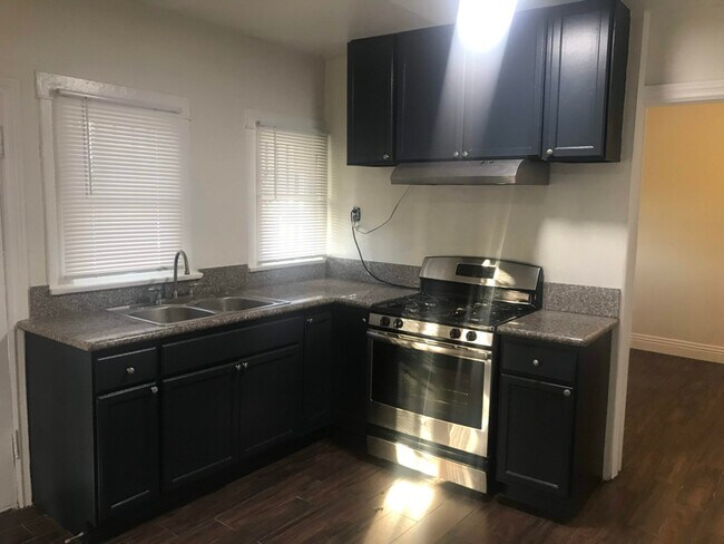Foto del edificio - 832 E 20th St
