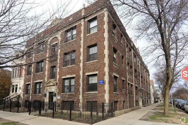 Building Photo - 3003 N Racine Ave