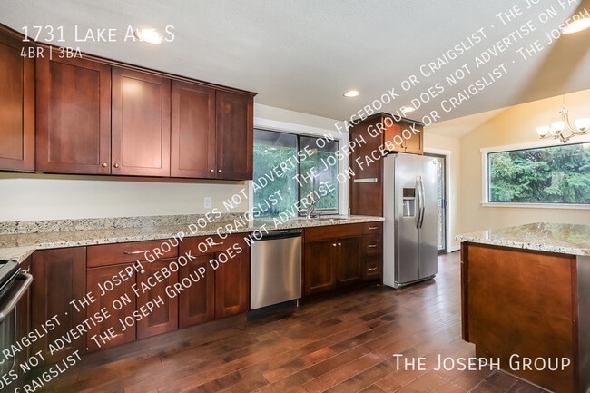 Building Photo - 1731 Lake Ave S