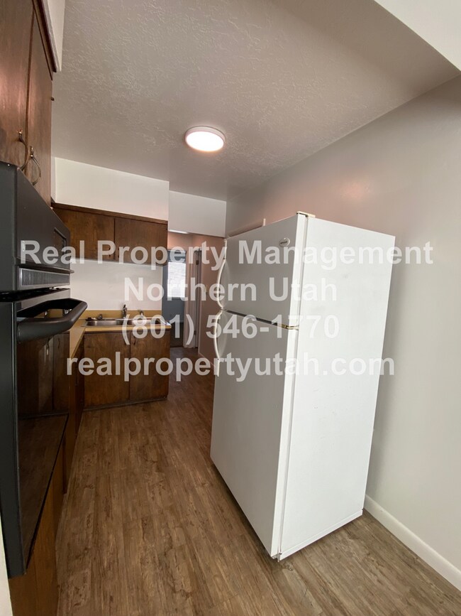 Building Photo - 2 Bedroom 1 Bath Riverdale Duplex Now Avai...