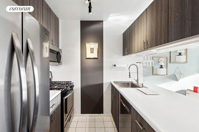 Building Photo - 350 W 50th St