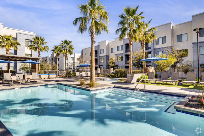 Piscina y spa con estilo de centro turístico - Parc South Mountain