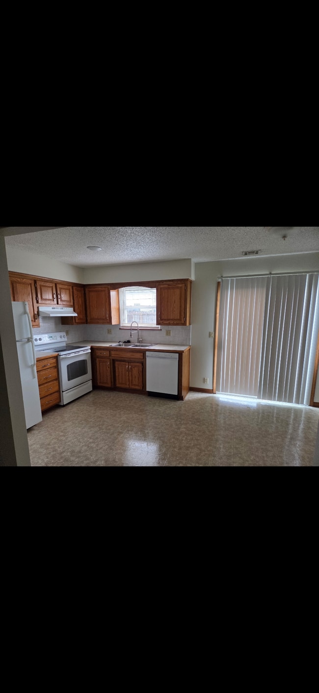 Building Photo - 5615 NW 66th Terrace