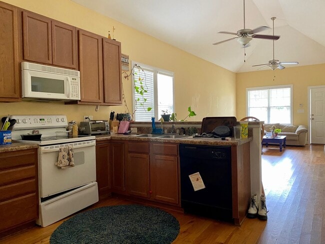 Building Photo - 3909 Jackson St