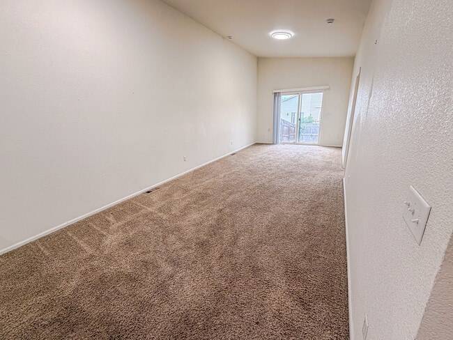 Building Photo - 313 Hunters Way