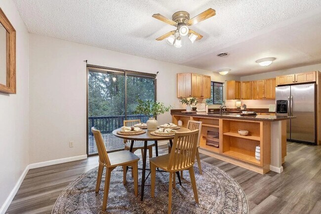 Foto del edificio - 358 Alpine Dr