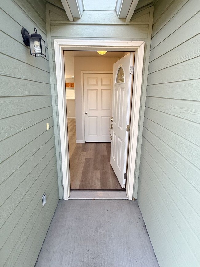 Building Photo - Three Bedroom, Two Bath House