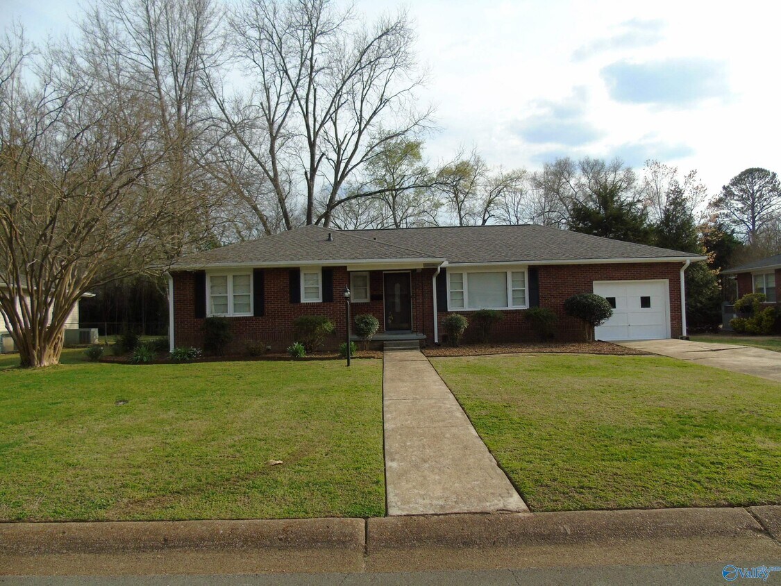 Primary Photo - 1714 Ballard Dr SE