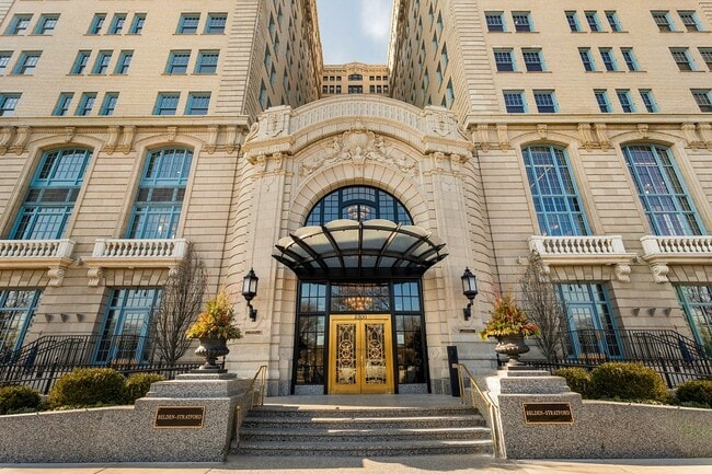 Silver Cloud Condominiums - 5346 S Cornell Ave Chicago, IL