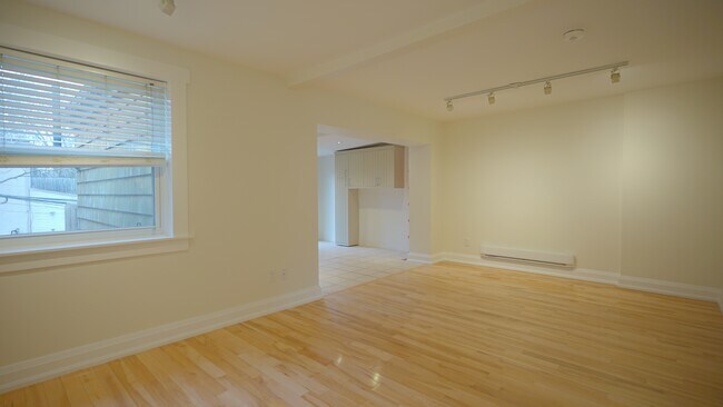 Building Photo - 1164 Queen St E