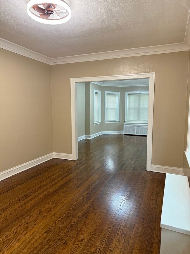 Foto del edificio - 10240 S Eberhart Ave