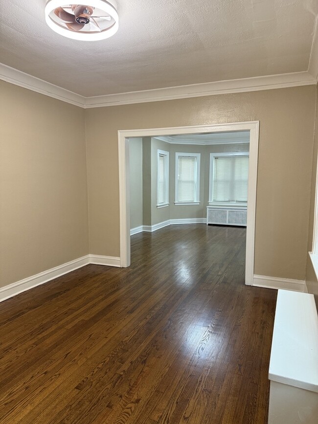 Building Photo - 10240 S Eberhart Ave