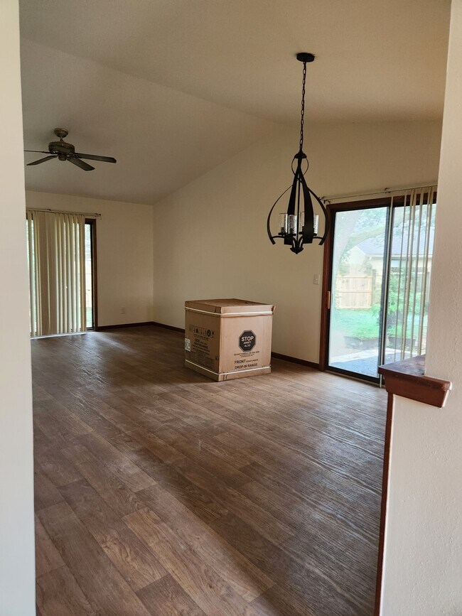 Foto del edificio - 206 Cottonwood Ct
