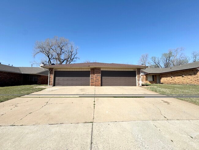 Building Photo - 9821 Larkspur Ln