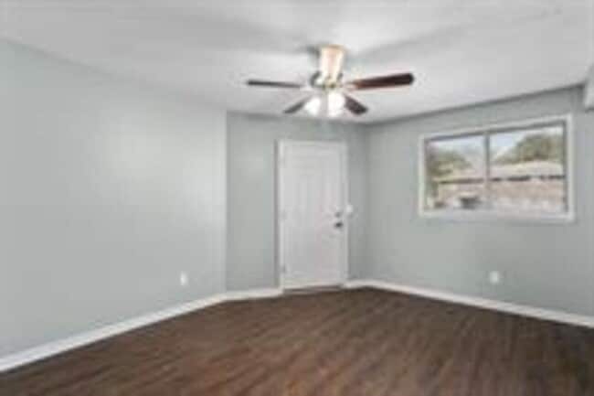 Foto del edificio - 4831 NW Homestead Terrace