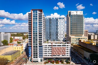 Building Photo - Nine15