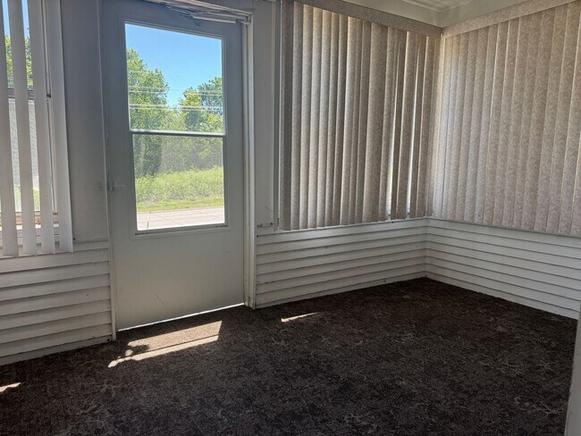 Building Photo - Spacious 4-Bedroom Rental with 2-Car Garage and Optional Shop