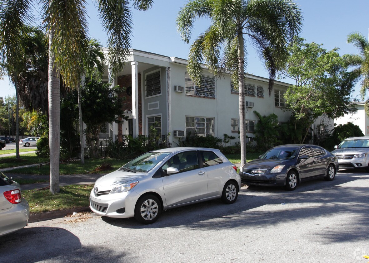 Building Photo - 1000 E Ponce De Leon Blvd