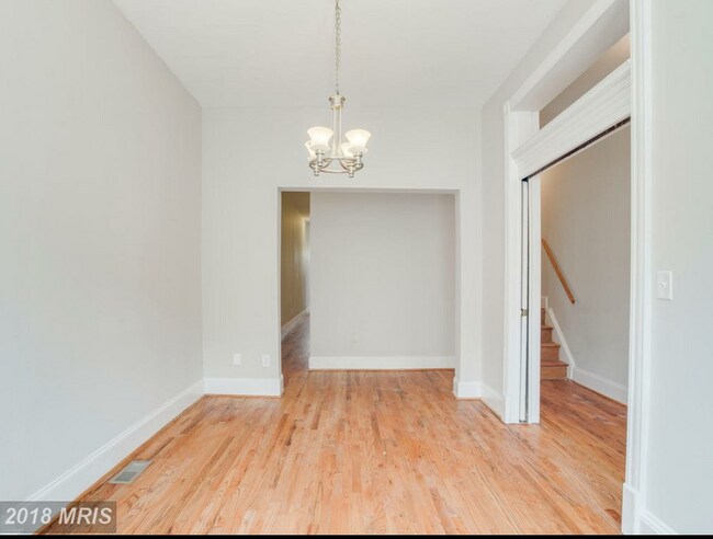 Building Photo - 418 E 22nd St