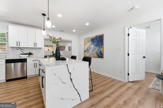 Building Photo - 2541 Santa Barbara Dr NW