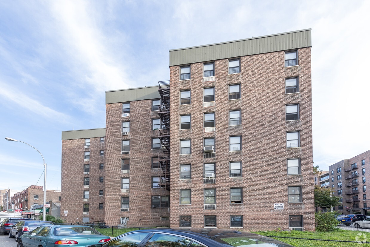 Building Photo - 35-15 Leverich St