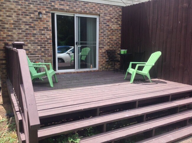 Photo - 2 Bedroom 1.5 Bath Duplex near Dan Mills i... House