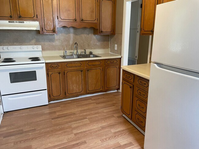 Foto del edificio - 2 Bedroom Home Convenient to Bennett Colle...