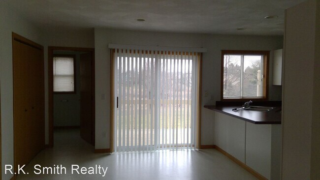 Building Photo - 2018-2024 Green Valley Dr