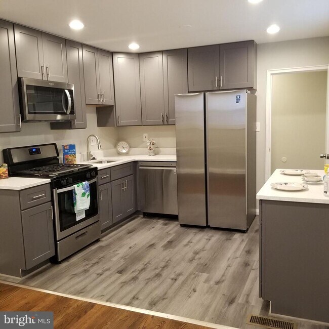 Foto del edificio - 4704 Red Fox Rd