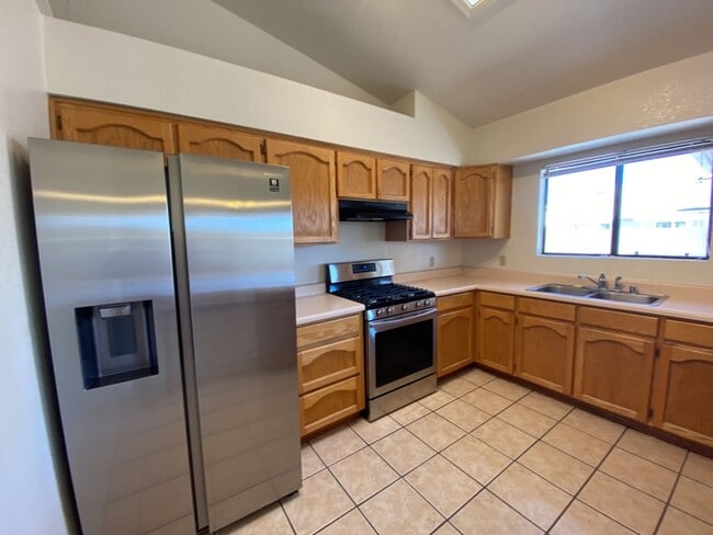 Building Photo - 3/Bed 2/Bath Home available