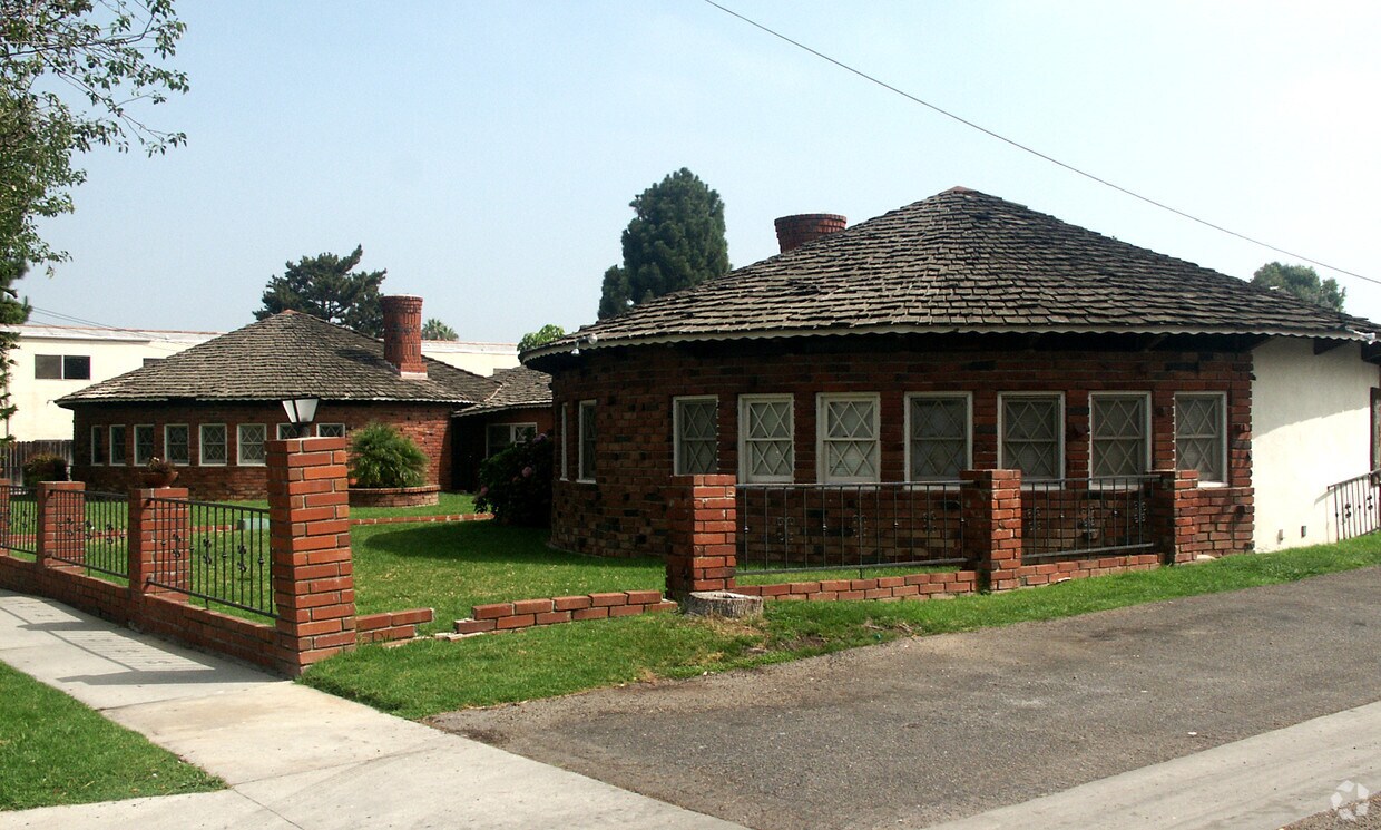 Building Photo - The Ponderosa Apartments