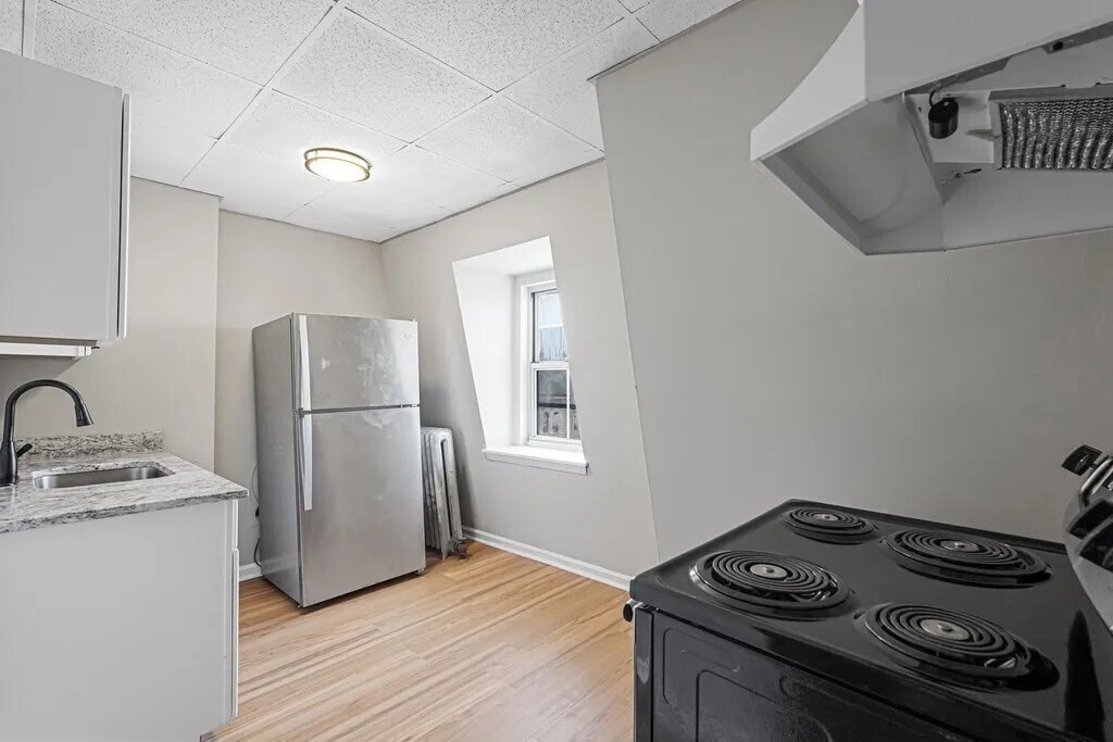 Primary Photo - 100 Appleton St