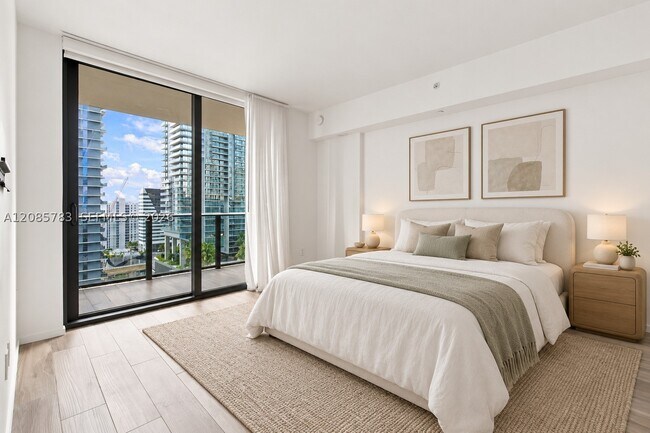 Building Photo - 801 S Miami Ave