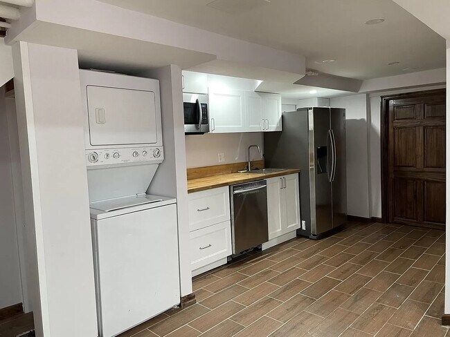 Foto del edificio - 1422 Parkwood Pl NW