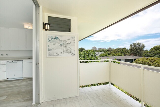 Building Photo - Pualei Circle, 1/1/1--renovated, clean, co...