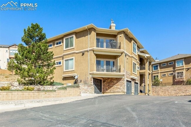 Building Photo - 2055 Montura View #204