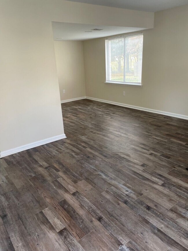 Foto del edificio - Completely Renovated *End Unit* townhouse ...