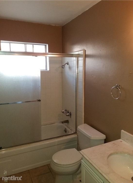 Building Photo - 2 br, 1 bath Apartment - 1324 Acacia Ave