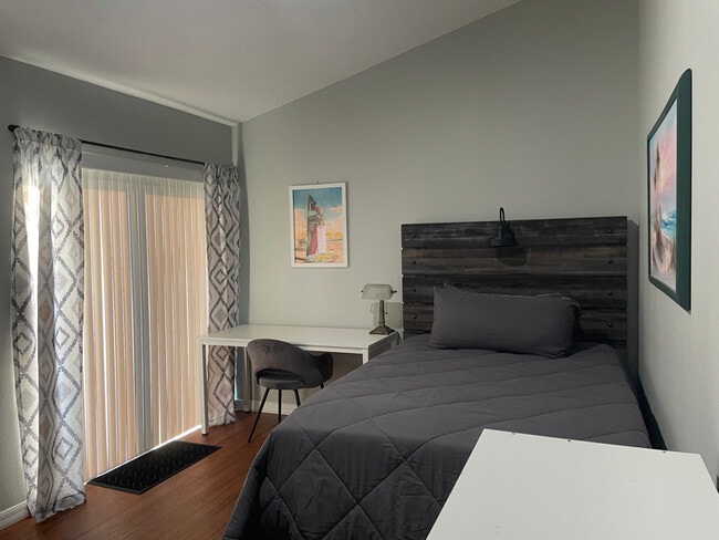 Building Photo - 3115 Marshall Dr