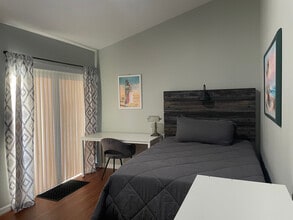 Building Photo - 3115 Marshall Dr